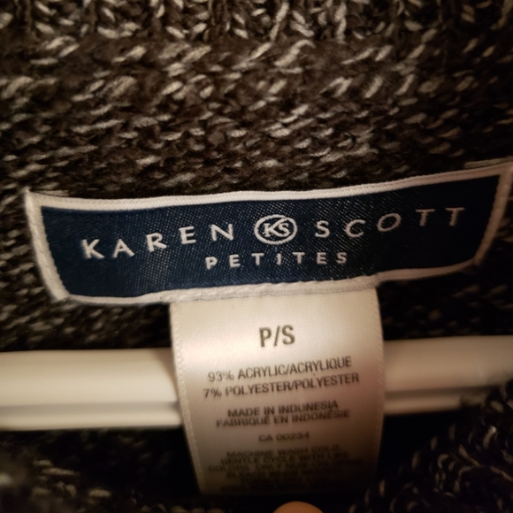 Marled Sweater with faux-Pearl button deta… - Picture 4 of 5